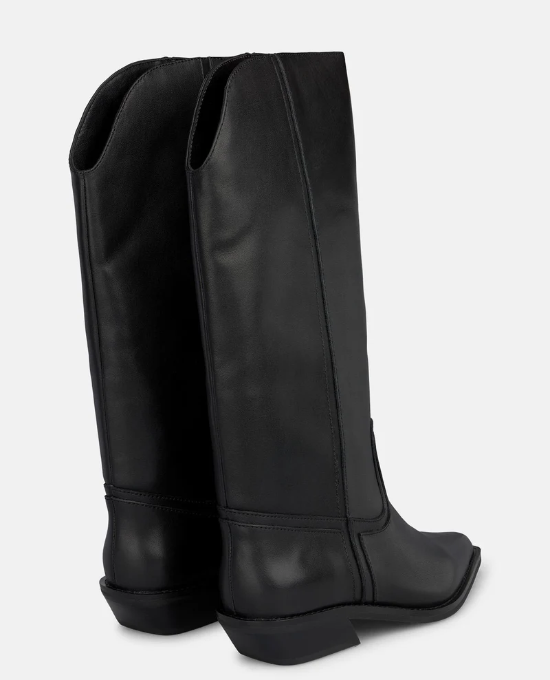 BOTA DE PIEL CON CIERRE CREMALLERA