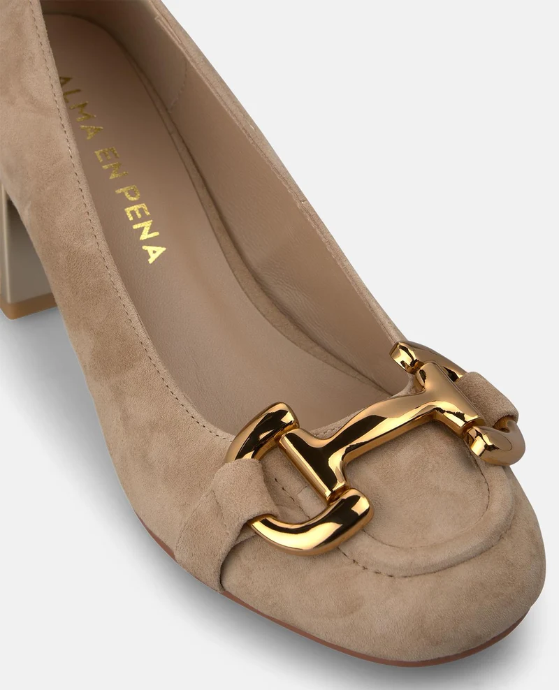 ZAPATO ANTE CON ADORNO METÁLICO