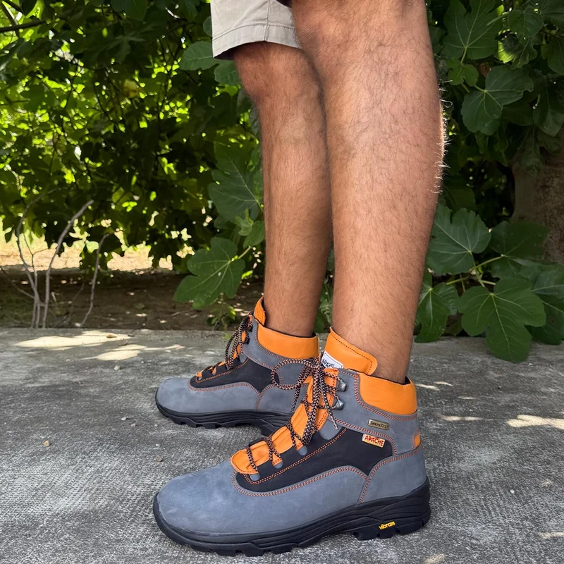 Botas de montaña y trekking Apache Impermeables Hervás Gris