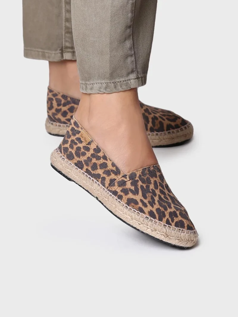 Alpargata plana de mujer con estampado animal print | RUANDA