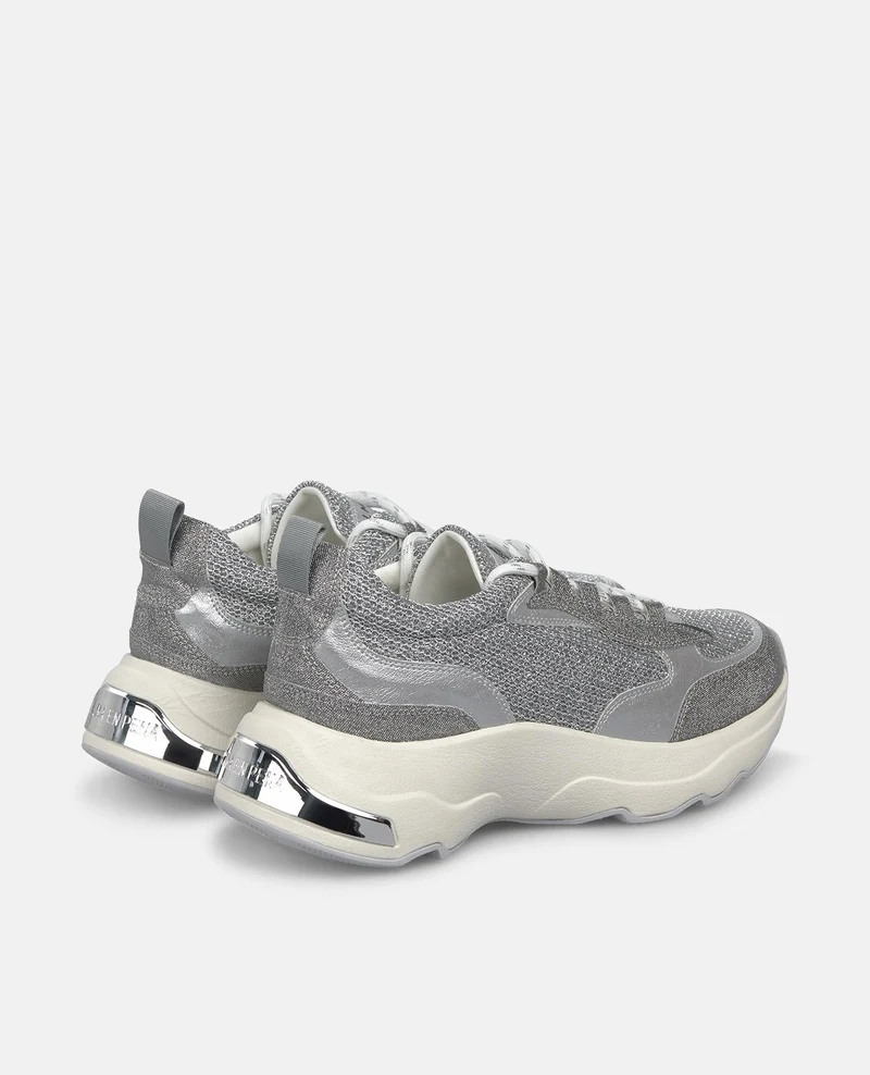 DEPORTIVA CON PLATAFORMA DETALLES METALICOS
