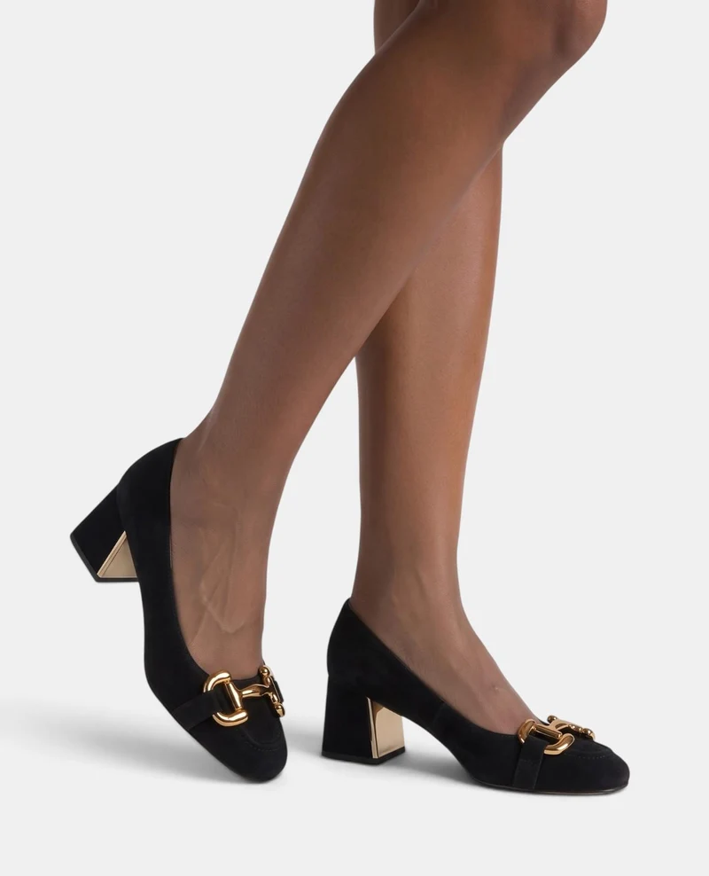ZAPATO ANTE CON ADORNO METÁLICO