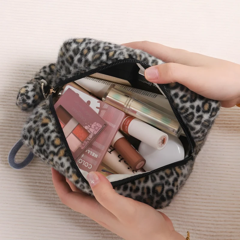 Miomu Cosmetiquera Afelpada Tigre