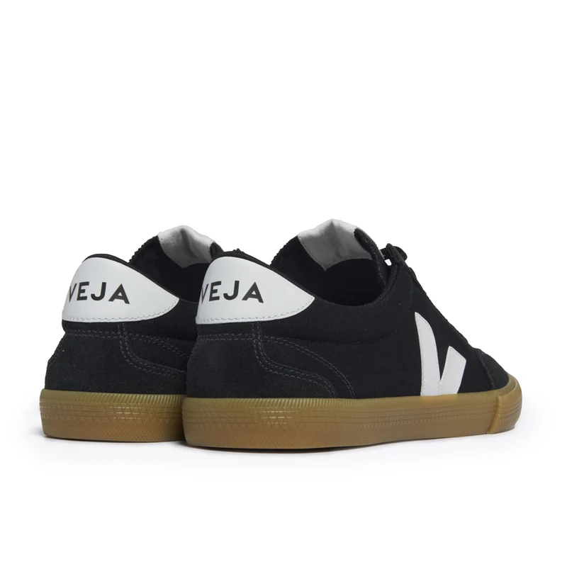 Zapatilla negra VOLLEY Veja