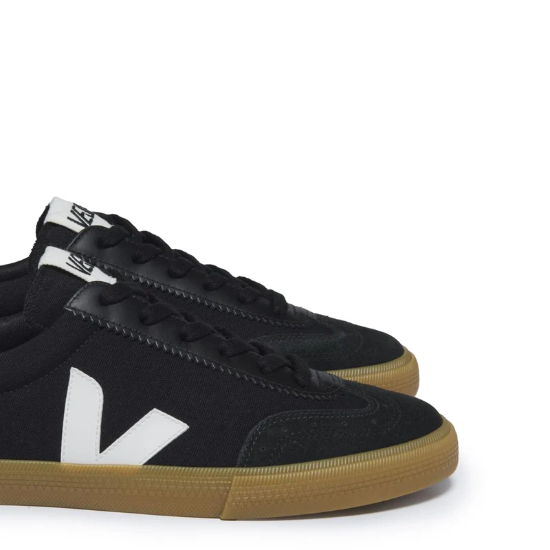 Zapatilla negra VOLLEY Veja