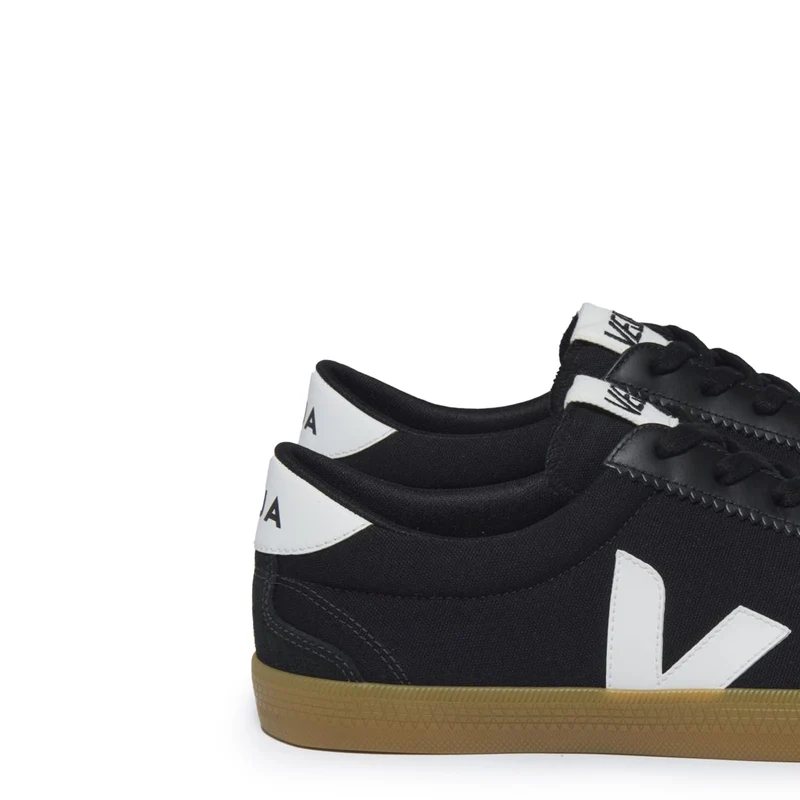 Zapatilla negra VOLLEY Veja