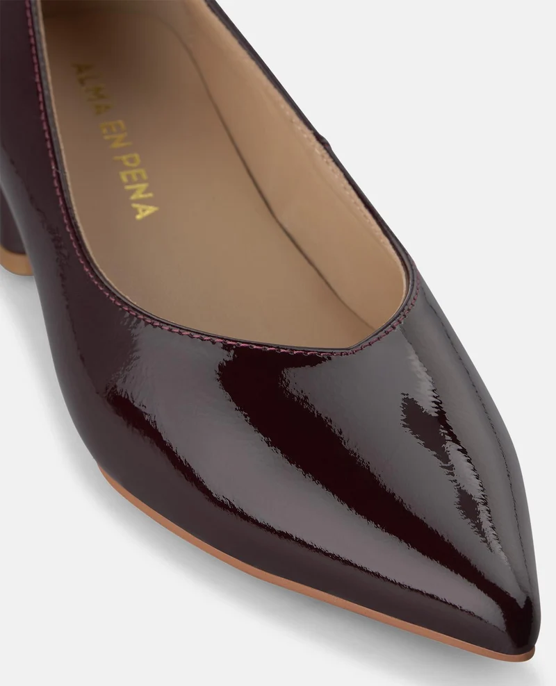 ZAPATO DE PUNTA EN PIEL