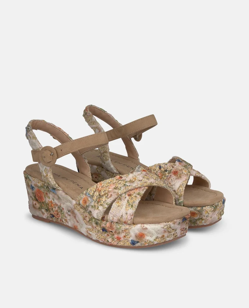 SANDALIA CUÑA TIRA FRONTAL MULTICOLOR