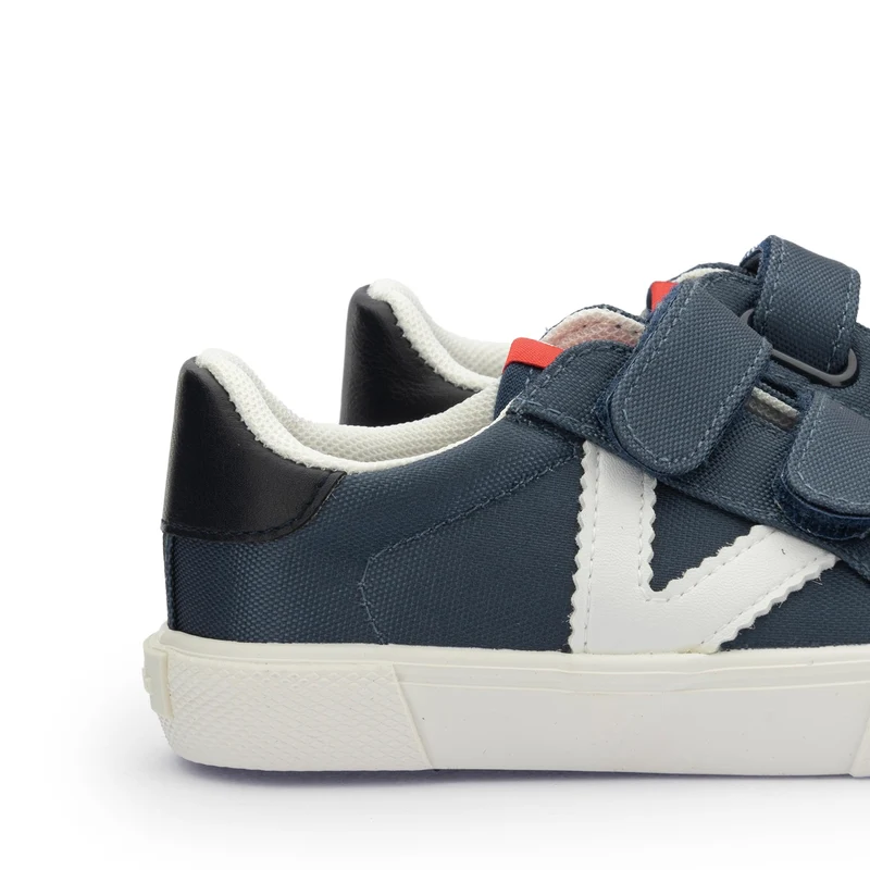 Deportiva azul 1065172 Victoria