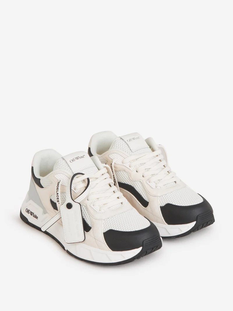Sneakers Kick Off