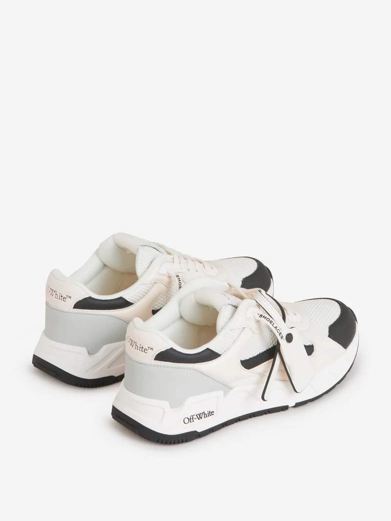 Sneakers Kick Off