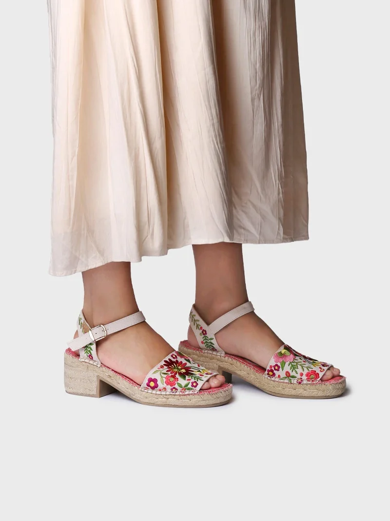 Alpargata de mujer con tacón bajo y bordado floral | TAMARIU