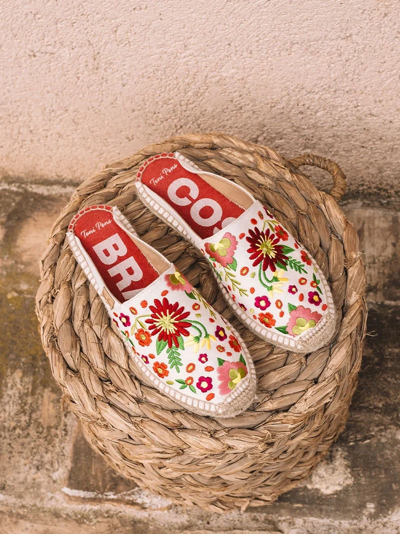 Alpargata mule de mujer con bordado floral | ROVIRA
