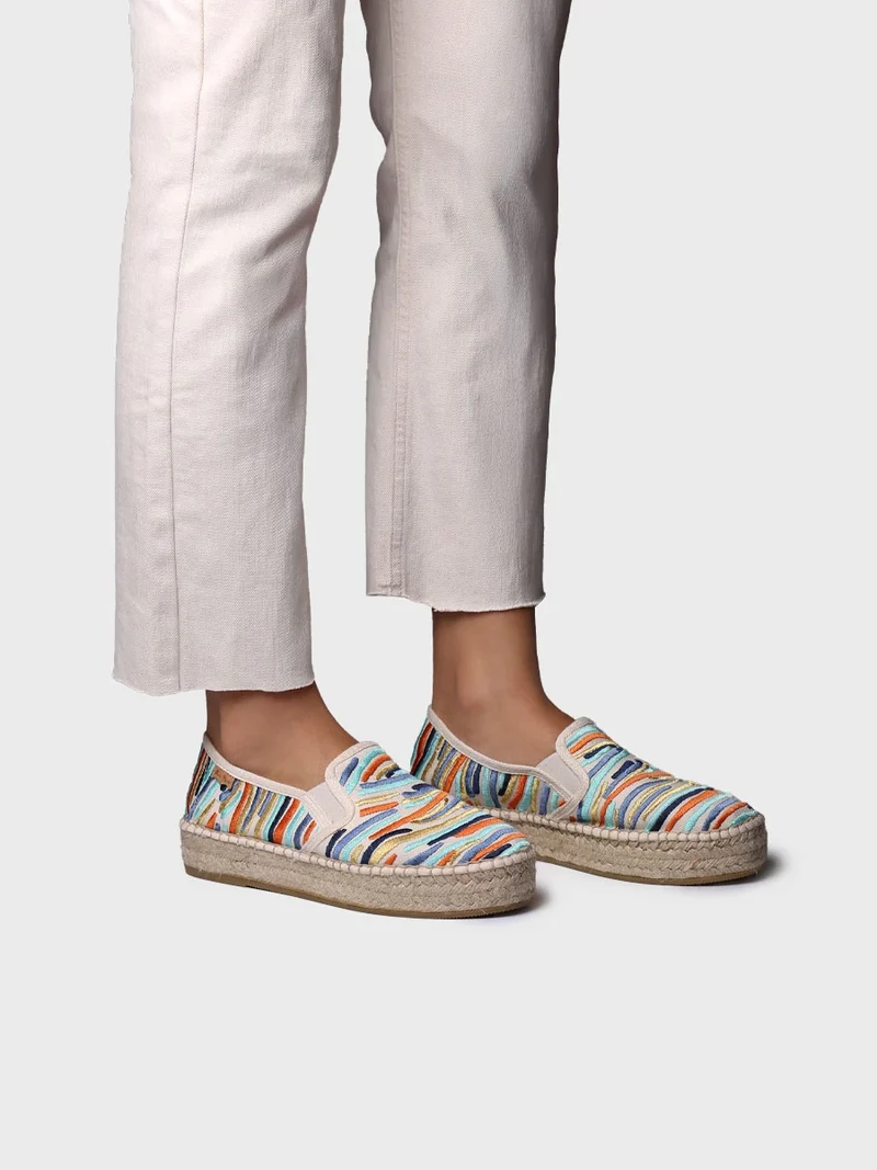 Alpargata de mujer bordada multicolor | POLA