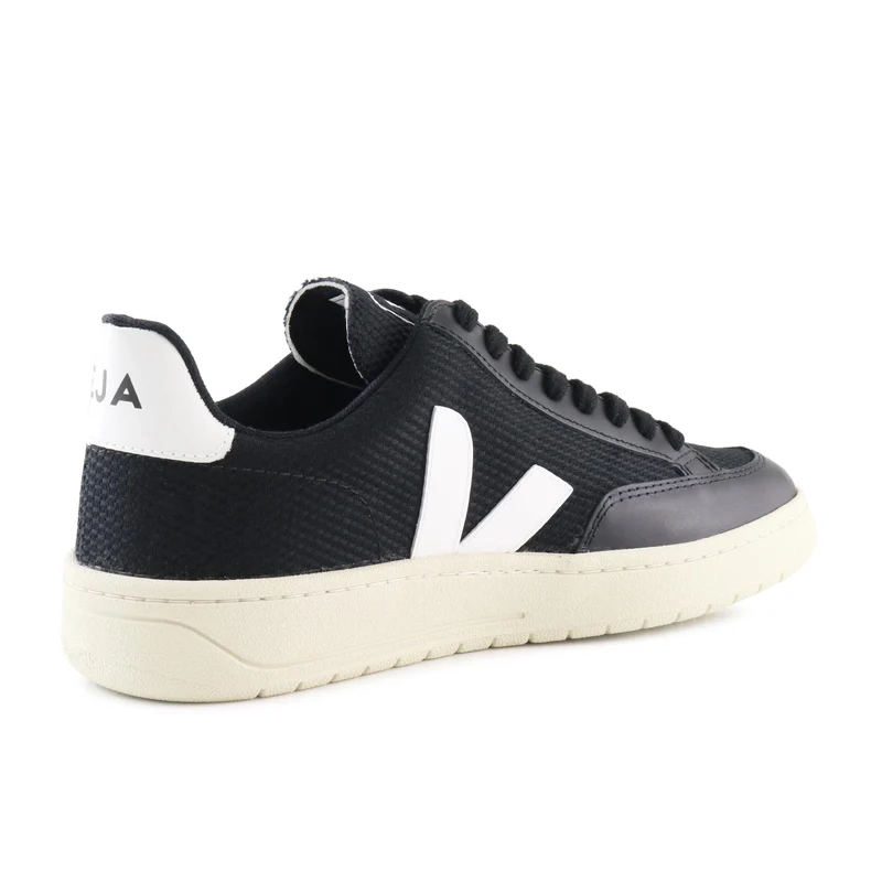 Deportiva negro V12 Veja