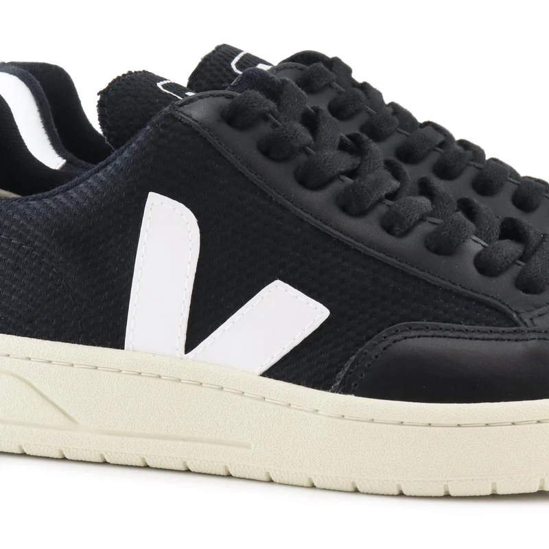 Deportiva negro V12 Veja