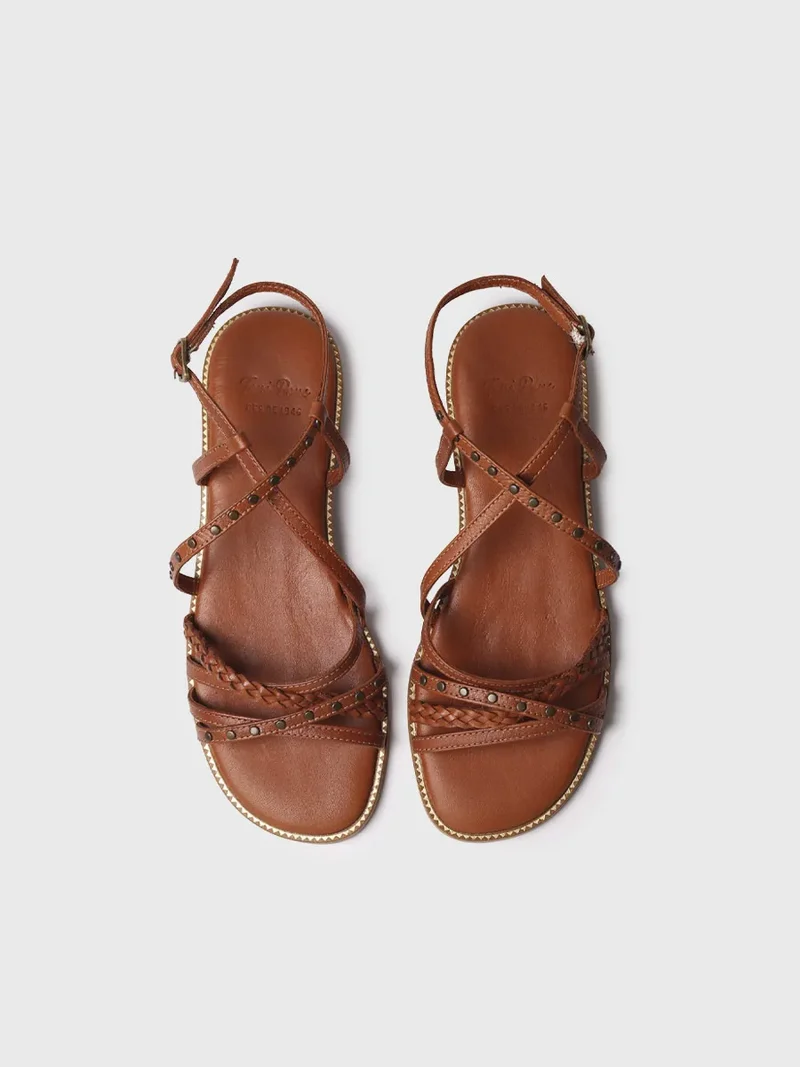 Sandalias planas de mujer en piel con tachuelas | BERGEN