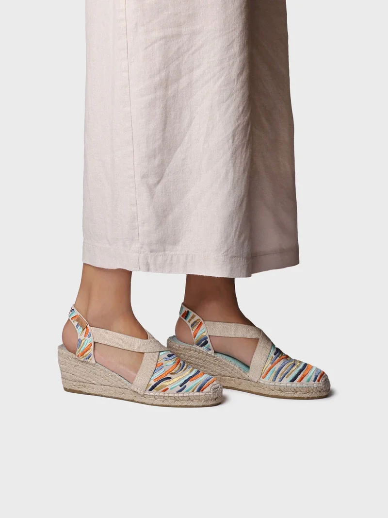 Alpargata de mujer con cuña y bordado multicolor | MONTJOI