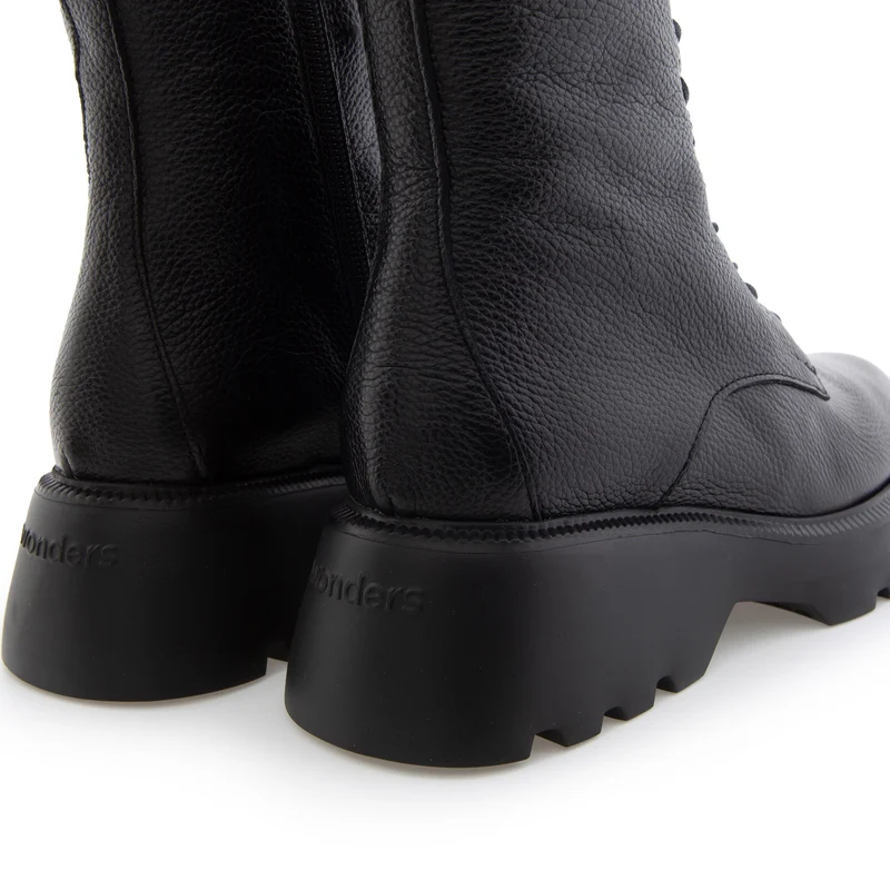 Bota negra WILD Wonders