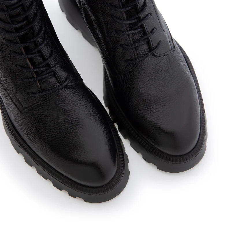 Bota negra WILD Wonders