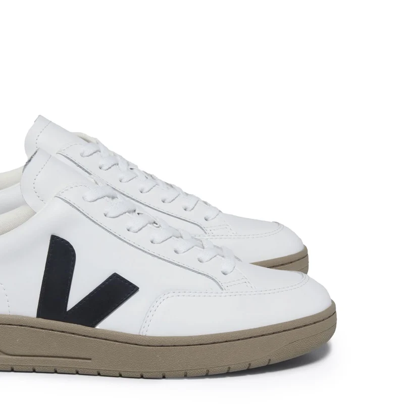 Deportiva blanco/negro V12 Veja