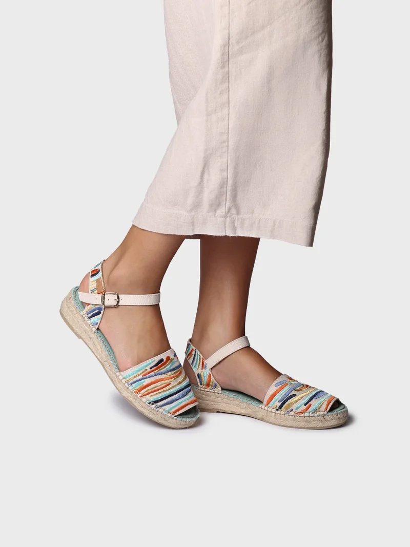 Alpargatas de mujer bordadas con pulsera ajustable | GARBET