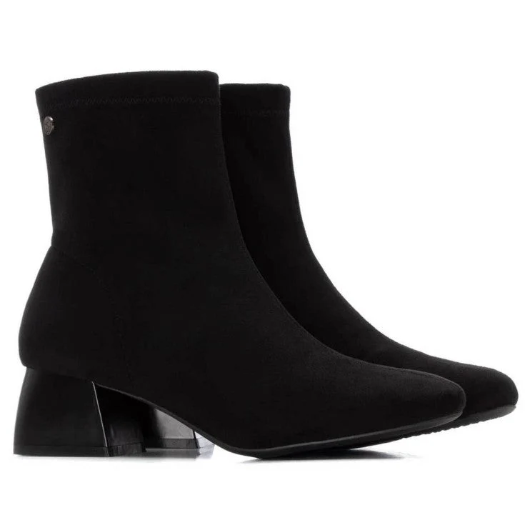 MUJER BOTIN TACON AMSTERDAM ANTE NEGRO