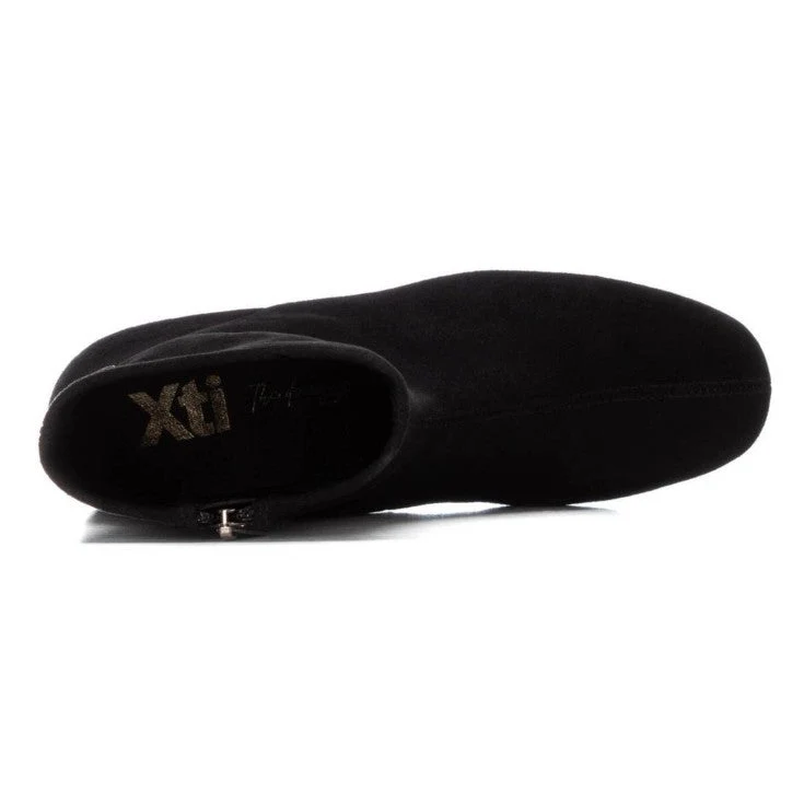 MUJER BOTIN TACON AMSTERDAM ANTE NEGRO