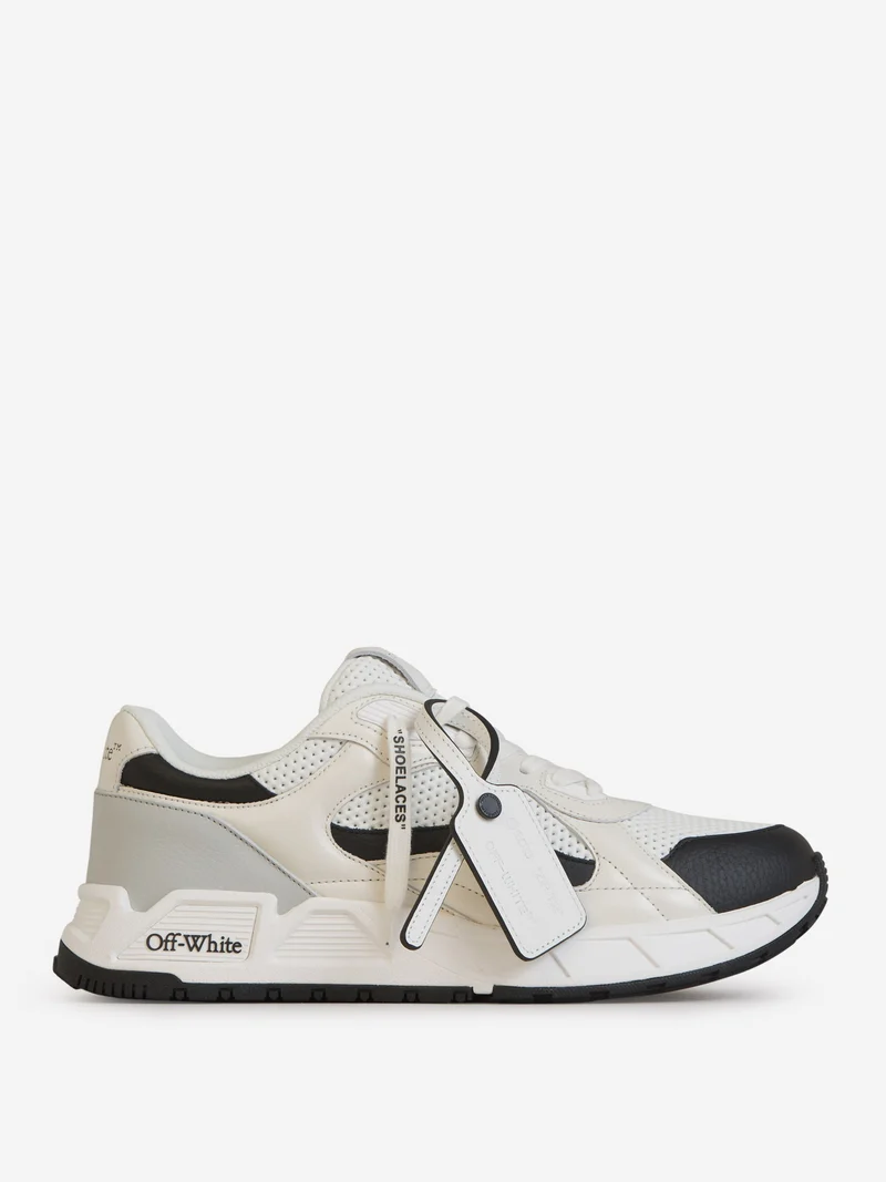 Sneakers Kick Off