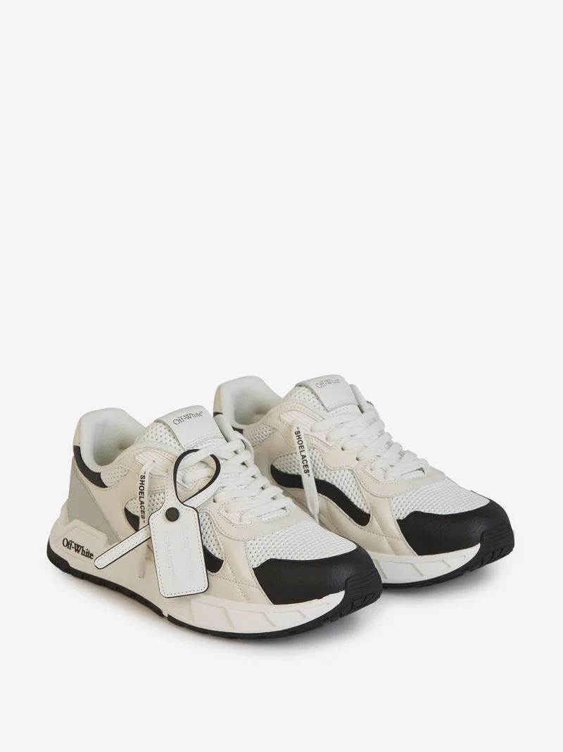 Sneakers Kick Off