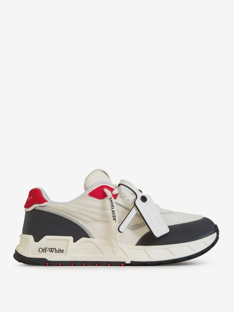 Sneakers Kick Off