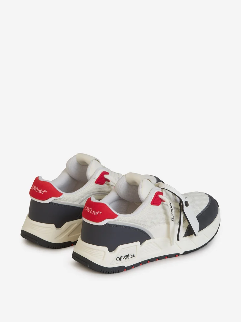 Sneakers Kick Off