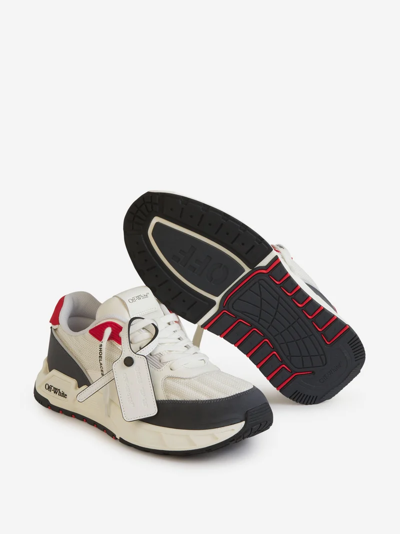 Sneakers Kick Off