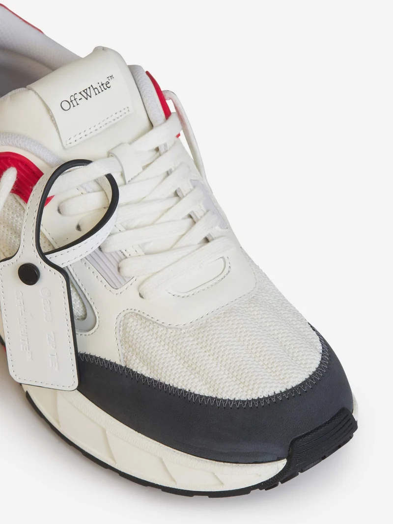 Sneakers Kick Off