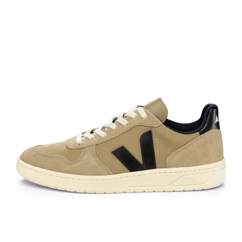 Deportiva dune/negro V10 Veja
