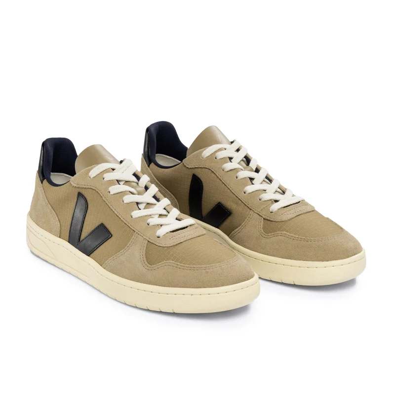 Deportiva dune/negro V10 Veja
