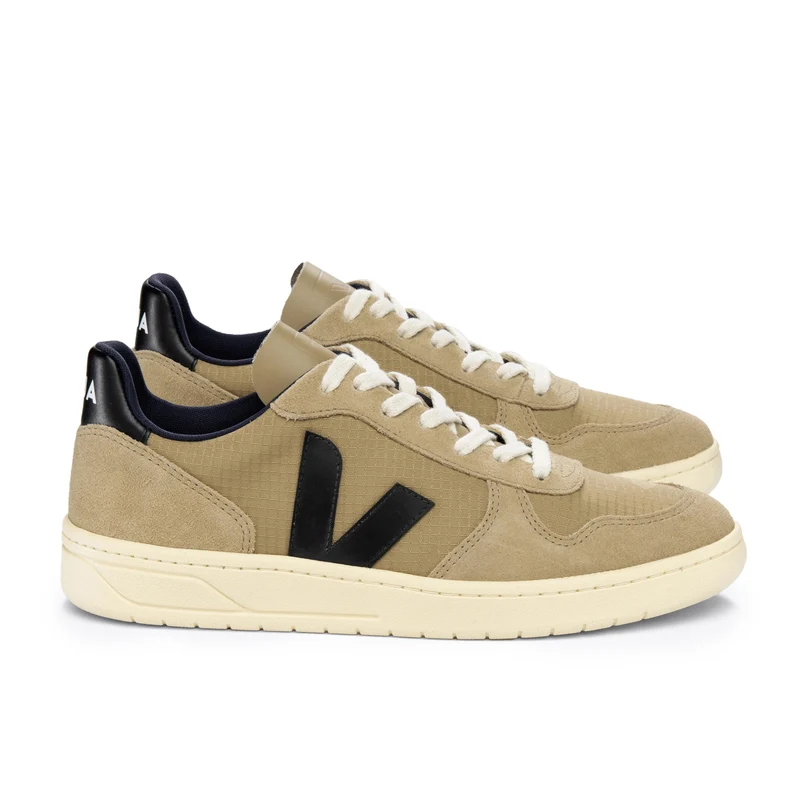 Deportiva dune/negro V10 Veja