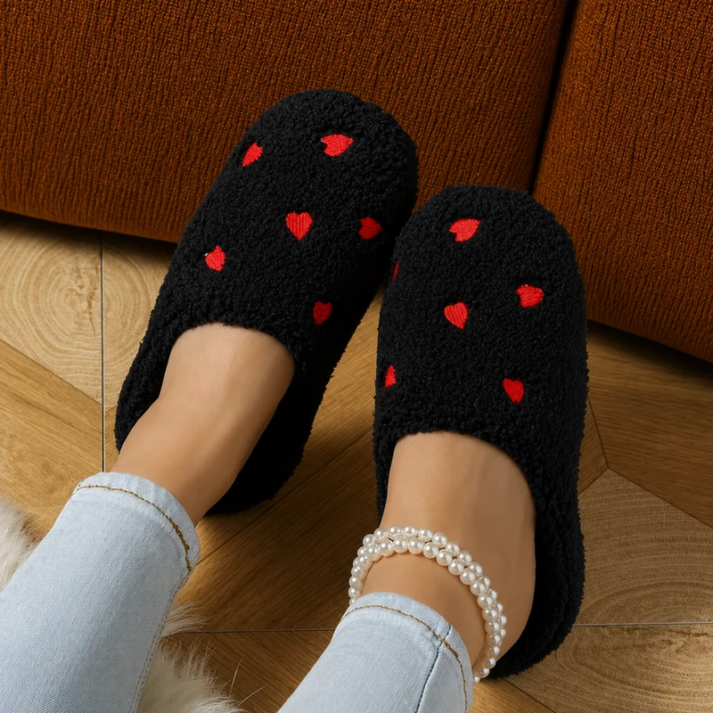 Miomu Pantuflas Negras con Corazones, Sueños de Felpa