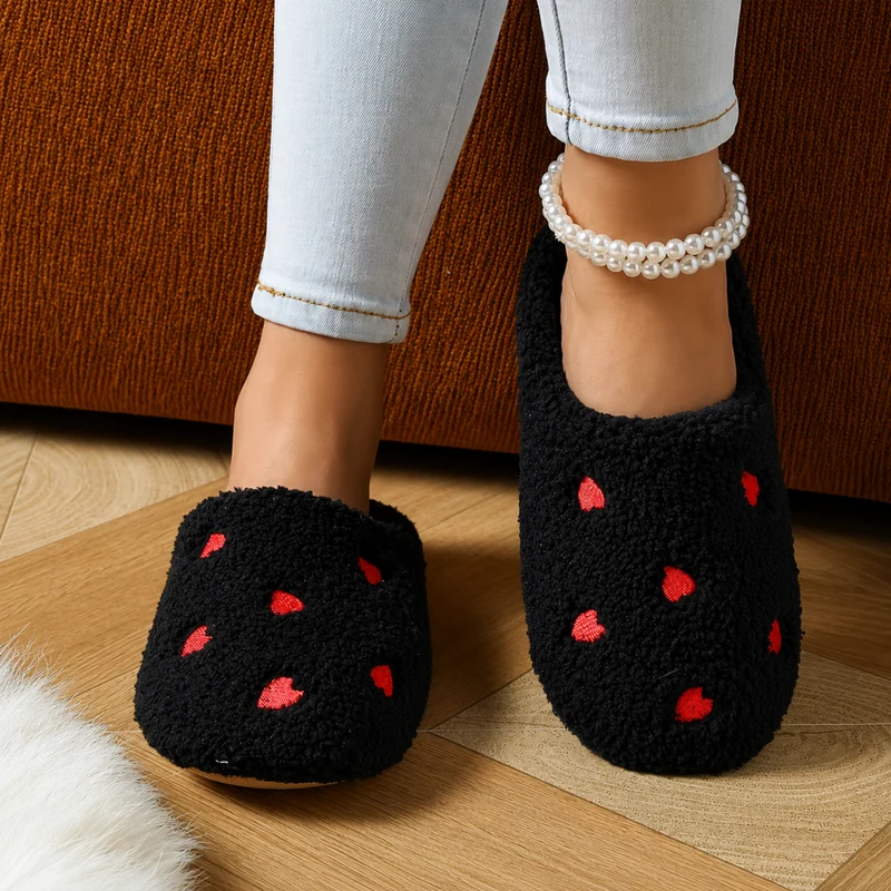 Miomu Pantuflas Negras con Corazones, Sueños de Felpa