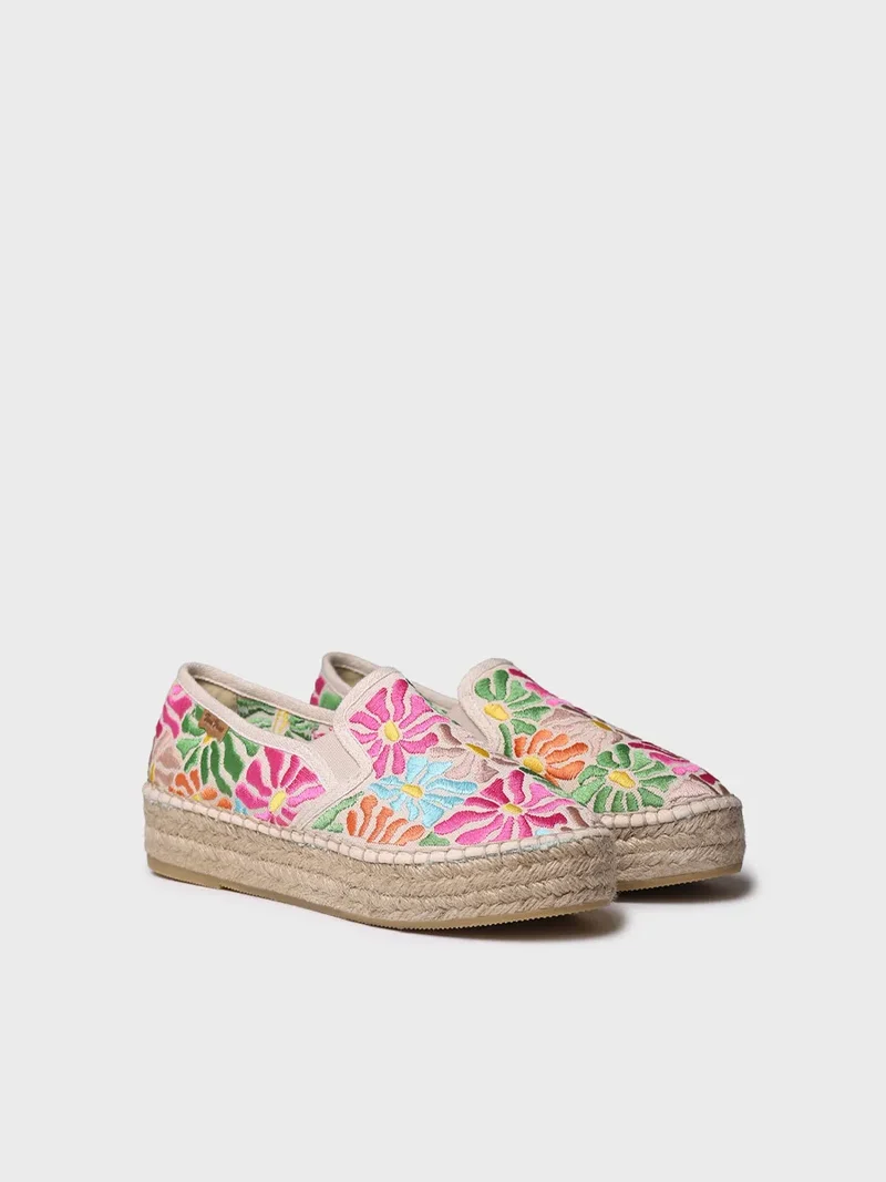 Alpargata cerrada de algodón bordada multicolor | POLA