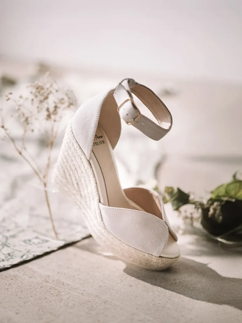 Alpargata blanca de novia con cuña | PATRICIA