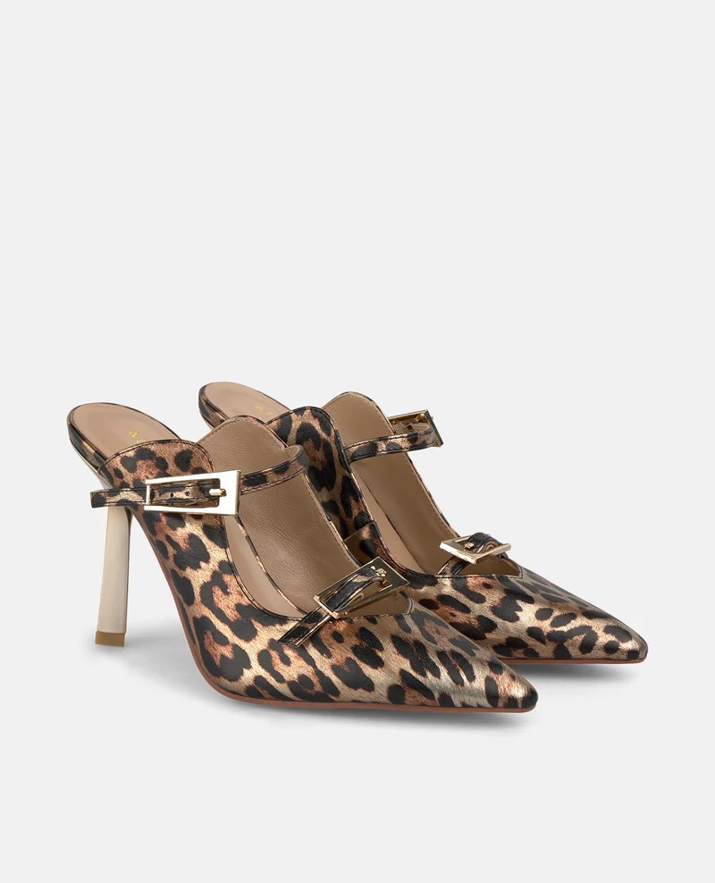 ZAPATO DESTALONADO CON HEBILLAS