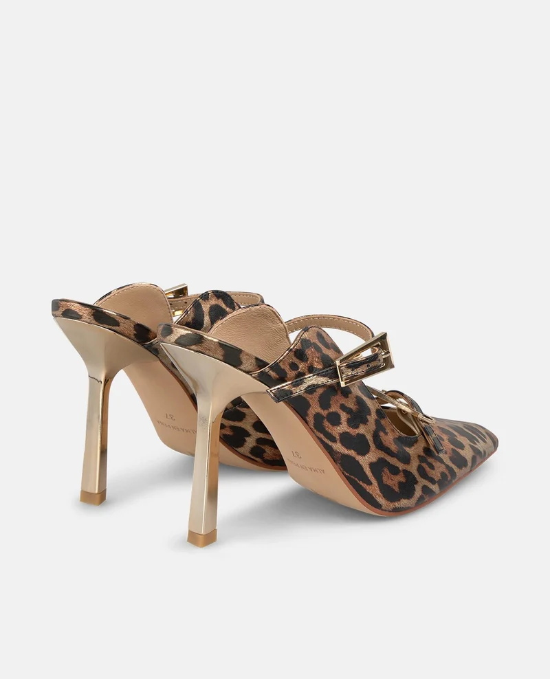ZAPATO DESTALONADO CON HEBILLAS