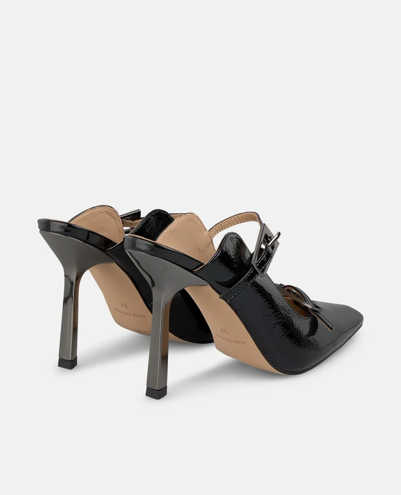 ZAPATO DESTALONADO CON HEBILLAS