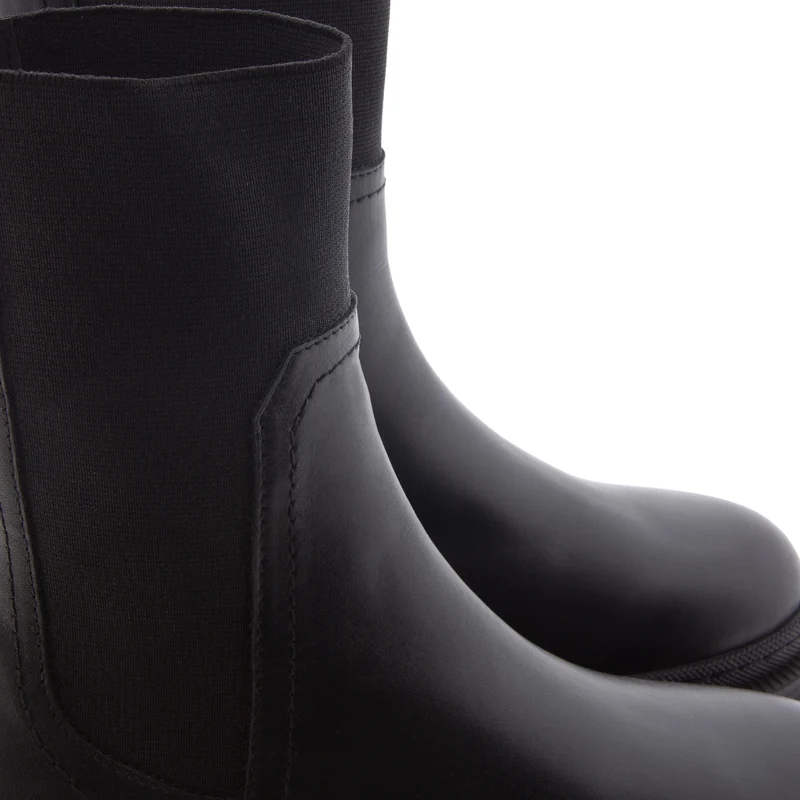Botín negro MARITA 220V