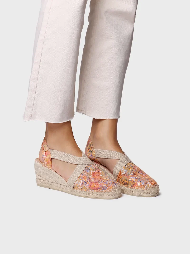 Alpargata de mujer en piel estampada con cuña y elásticos | TELVA-LL