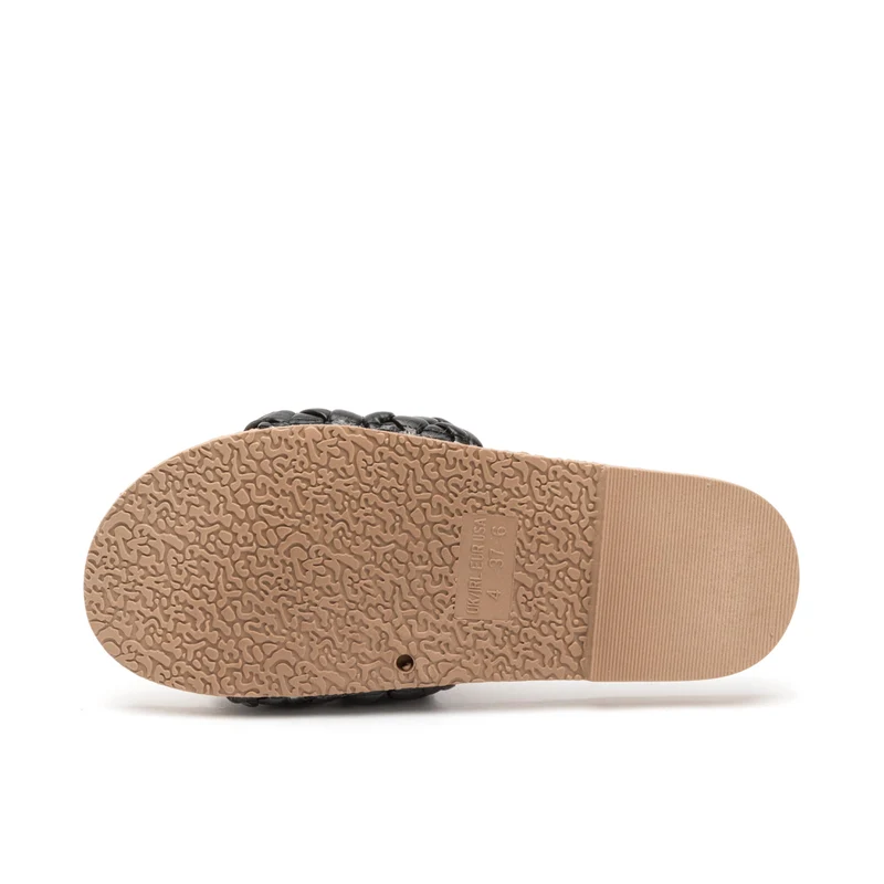Sandalia negra AMBAR 220V