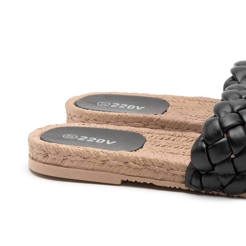 Sandalia negra AMBAR 220V