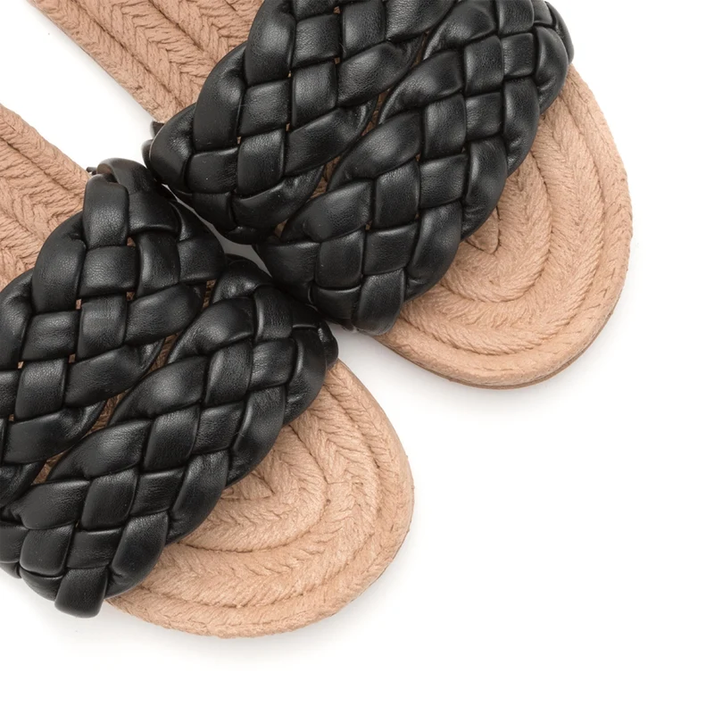 Sandalia negra AMBAR 220V