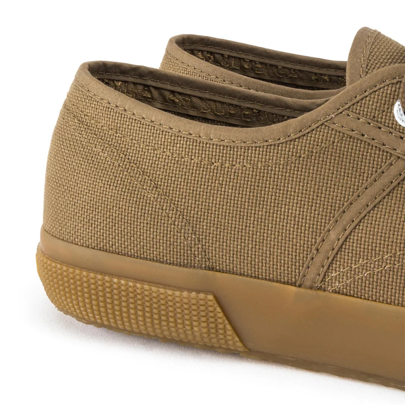 Zapatilla total tostado 2750COTU Superga